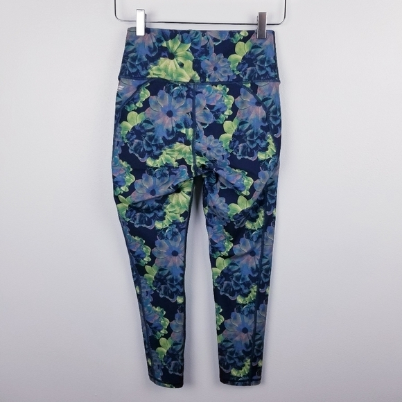 Fabletics High Waisted Floral Powerflex Capri Leggings NWT - Picture 4 of 12